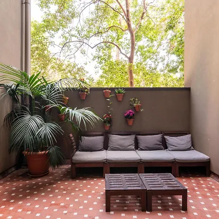 The Central House Barcelona Gracia Hostel *
