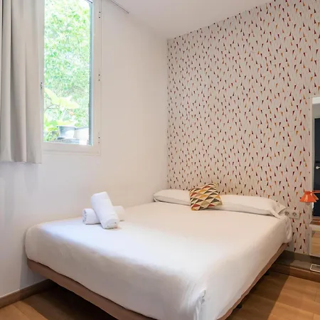 The Central House Barcelona Gracia Hostel *