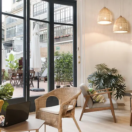 The Central House Barcelona Gracia Хостел