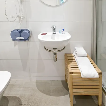 The House Gracia Hostel